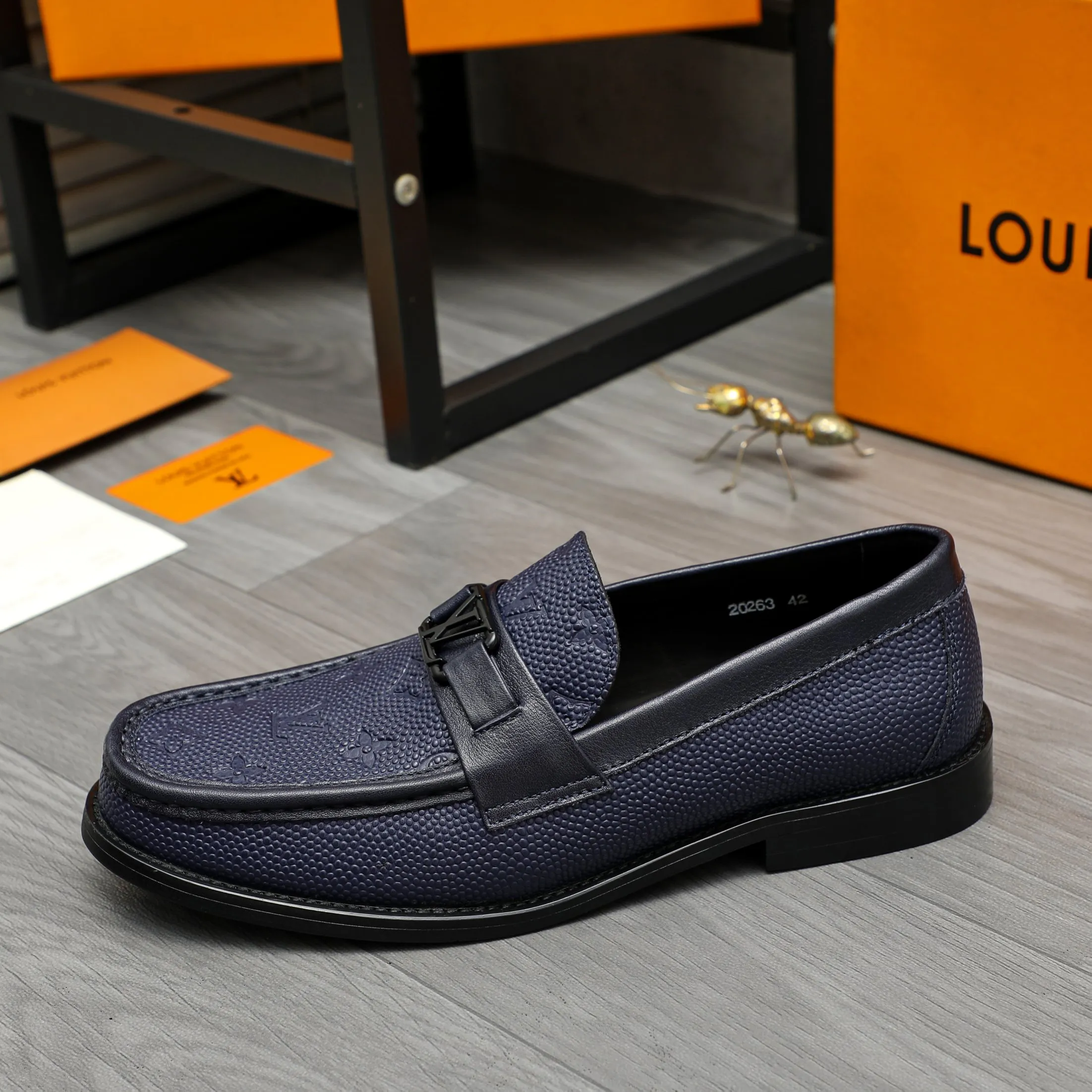 Men's shoes 💰420 Product trademark: LV "Louis Vuitton" business slip-on leather shoes Regular size: 38-45 (45 is custom-made and non-returnable) Product materials: Selected grain embossed cowhide upper, cowhide lining, original outsole